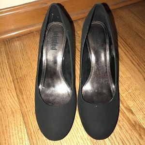Black heels barely worn